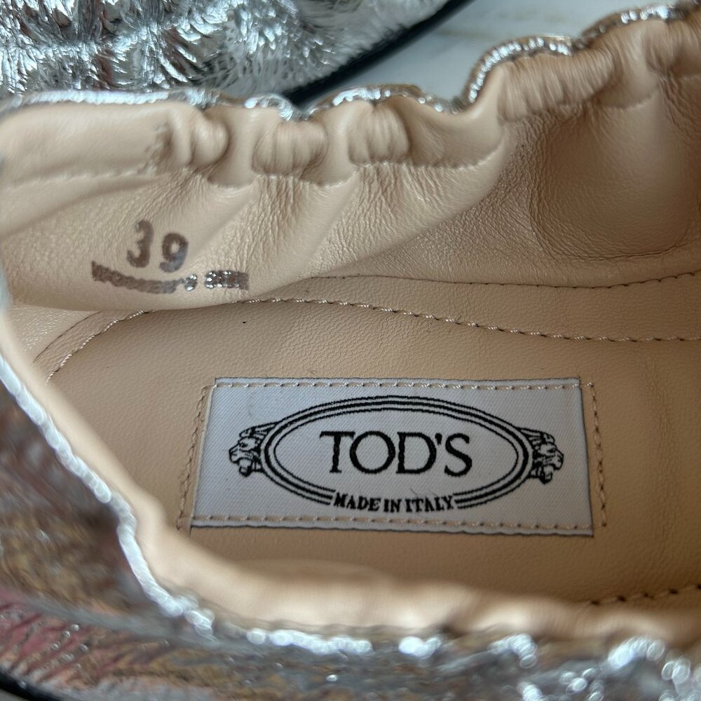 Tod’s Gommino Metallic Leather Ballerina Flat in Silver - Picture 4 of 5